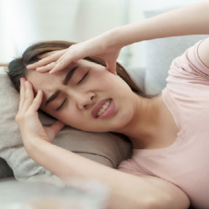 ভালো ঘুম হলেও সকালে মাথা টিপটিপ করছে? এই ৫টি বড় কারণ এড়িয়ে যাবেন না একদম!