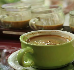 মেদ ঝরানোর নেশায় গ্রিন কফি খাচ্ছেন? ওজনের ওপর এর আসল প্রভাব জানলে চোখ কপালে উঠবে!