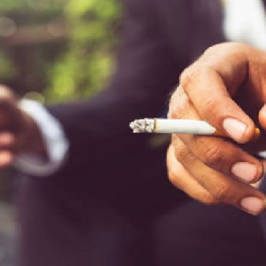 সাবধান! শুধু ফুসফুস নয়, অতিরিক্ত ধূমপান কেড়ে নিতে পারে আপনার চোখের দৃষ্টিও!