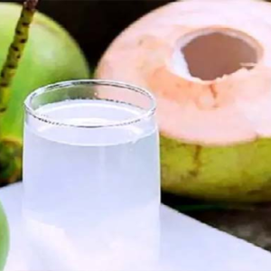 ডাবের জল কি সবার জন্য অমৃত? এই ৫ ধরনের মানুষের জন্য এটি হতে পারে প্রাণঘাতী!