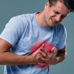 গ্যাস্ট্রিক ভেবে ভুল করছেন না তো? হার্ট অ্যাটাকের এই ৮টি লক্ষণ দেখা দিলেই সাবধান