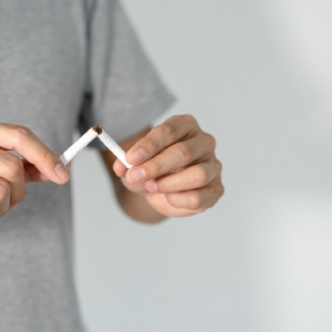 ধূমপান ছাড়তে পারছেন না? দাঁত ঝরঝরে ও সাদা রাখতে আজই শুরু করুন এই কাজগুলো