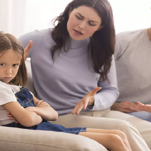 শিশু কি অতিরিক্ত চঞ্চল ও জেদি? বশে আনতে মারধর নয়, মেনে চলুন এই ৫টি জাদুকরী টিপস