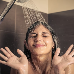 স্নানের সময় প্রথমেই মাথায় জল ঢালছেন? অজান্তেই ডেকে আনছেন স্ট্রোকের ঝুঁকি! জানুন সঠিক নিয়ম