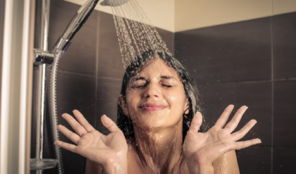 স্নানের সময় প্রথমেই মাথায় জল ঢালছেন? অজান্তেই ডেকে আনছেন স্ট্রোকের ঝুঁকি! জানুন সঠিক নিয়ম