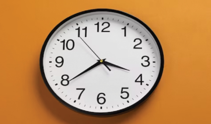 ঘড়ির কাঁটা কেন সবসময় ডানদিকেই ঘোরে? বাম দিকে নয় কেন? জানুন আসল রহস্য!
