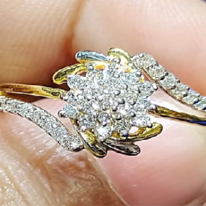 হিরের গয়নার জেল্লা কি কমে গেছে? পার্লার বা জুয়েলারি শপ নয়, বাড়ির এই জিনিসেই ফিরবে হিরের চমক!