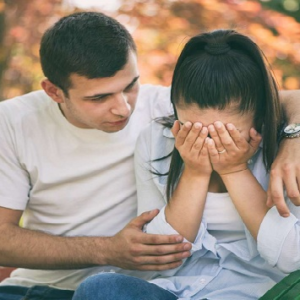 প্রিয়জন কি মনে মনে কষ্ট পাচ্ছেন? কথা না বলেও বুঝে নিন সামনের মানুষের মন খারাপের ৫টি লক্ষণ