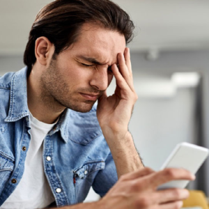 অদৃশ্য ঘাতক ‘স্মার্টফোন অ্যাডিকশন’! মাত্রাতিরিক্ত ফোন ব্যবহার আপনার শরীর ও মনের কী ক্ষতি করছে জানুন