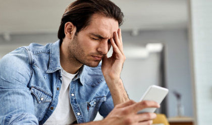 অদৃশ্য ঘাতক ‘স্মার্টফোন অ্যাডিকশন’! মাত্রাতিরিক্ত ফোন ব্যবহার আপনার শরীর ও মনের কী ক্ষতি করছে জানুন