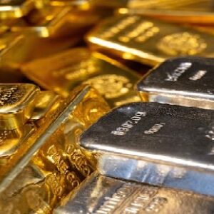 ১.৮৪ লক্ষ টাকা সস্তা রুপো! সোনা নামল ১.৫ লক্ষের নীচে, কলকাতায় আজকের রেট দেখুন