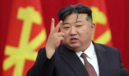 নিজের রক্তেই কি ফাটল? উ: কোরিয়ায় কিমের কুর্সি কেড়ে নিতে পারেন তাঁর বোন!