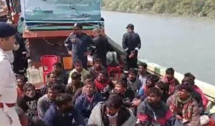 বাংলাদেশি জেলের পকেটে ভারতীয় পরিচয়পত্র, ফ্রেজারগঞ্জে ধরা পড়ল বড়সড় চক্র?