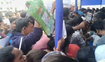 ‘যুবসাথী’র ক্যাম্পে জনসমুদ্র! লাইনে এমবিএ-এমকম পাশরাও! রেকর্ড ভাঙা ভিড়!