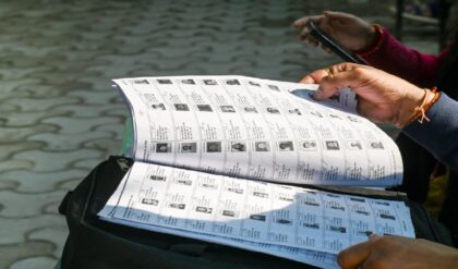 পিছিয়ে যাচ্ছে ফাইনাল ভোটার লিস্ট? ২১ ফেব্রুয়ারির ডেডলাইন নিয়ে প্রবল সংশয়, বিশ বাঁও জলে SIR-এর কাজ!