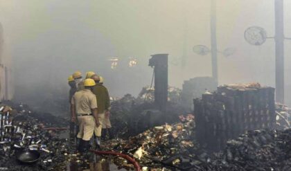 “মোমো কারখানায় ভয়াবহ আগুন”- ১৮ পরিবারের হাহাকার ফিরল ডিএনএ রিপোর্টে, বাকিদের কী হবে?