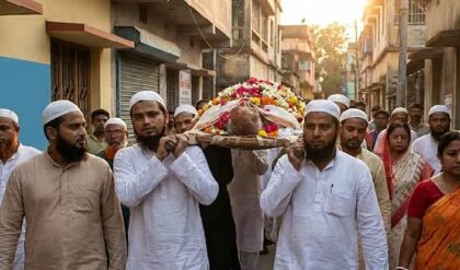 হিন্দু প্রতিবেশীর ত্রাতা হলেন মুসলিম যুবকরা! রমজান মাসে শ্মশানযাত্রী হলো সংখ্যালঘু পাড়া