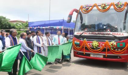 বন্ধ দরজা খুলছে! দেড় বছর পর ঢাকা হয়ে কলকাতায় বাস, সম্পর্কে নতুন মোড়?