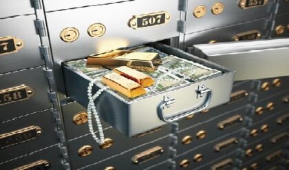 সোনার দাম ১.৫ লক্ষ ছুঁইছুঁই! ব্যাঙ্কের লকারে রাখা গয়না কি আসলেও সুরক্ষিত?