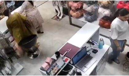 OMG! ১০ হাজার টাকার অন্তর্বাস চুরি করলেন খোদ সভানেত্রী, জেনেনিন সে কী কাণ্ড!