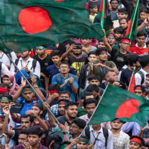 বাংলাদেশে মহাযুদ্ধ! তারেক বনাম ছাত্রনেতাদের জোট— সিংহাসনে বসবেন কে?