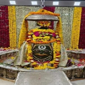 মহাকাল মন্দিরে ‘ভিআইপি’ রাজ বনাম সাধারণ ভক্ত! গর্ভগৃহে প্রবেশাধিকার নিয়ে কেন তুঙ্গে বিতর্ক?