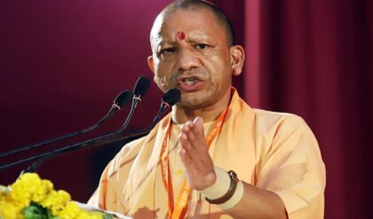 “শ্বাস নেওয়াই দায়, জ্বলছে চোখ!”-দিল্লির অবস্থার সঙ্গে উত্তরপ্রদেশের তুলনা টেনে কী বললেন যোগী?