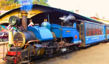 পাহাড়ের বাঁকে জ্যোৎস্নাবিলাস! দার্জিলিংয়ে ৩টি নতুন চার্টার্ড টয়ট্রেন আনল ডিএইচআর (DHR)।