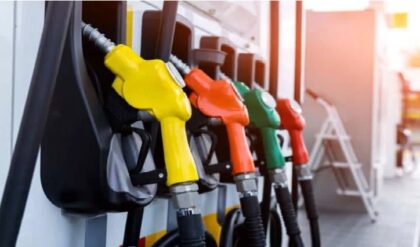 পেট্রোল পাম্পে তেল ভরানোর আগে এই কাজ করছেন তো? অজান্তেই নিজের গাড়ির বারোটা বাজাচ্ছেন না তো!