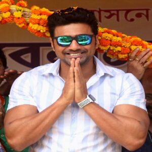 “ভোটের কথা একদম নয়!” প্রশ্ন আসতেই হাতজোড় করে থামিয়ে দিলেন দেব, কেন এমন করলেন সাংসদ?