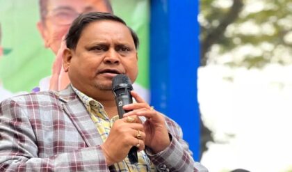 ১৮ বছরের ভিটেতে এবার কোপ? ভোটের মুখে চরম বিপাকে হুমায়ুন কবীর, স্ত্রীর নামে এল আইনি নোটিস!