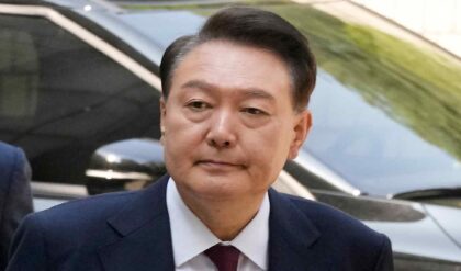 ইতিহাসের চরম সাজা! দেশের বিরুদ্ধে বিদ্রোহে দোষী সাব্যস্ত প্রাক্তন প্রেসিডেন্ট ইউন সুক-ইওল