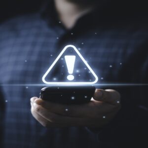 “মা আমাকে বাঁচাও!” ফোনের ওপারে কি সত্যিই আপনার সন্তান? AI জালিয়াতির নতুন ফাঁদ থেকে বাঁচুন