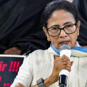‘টাকা দিন, কাঁটাতার আমরাই বসাবো’, অনুপ্রবেশ রুখতে শাহর মন্ত্রককে পাল্টা চ্যালেঞ্জ মমতার