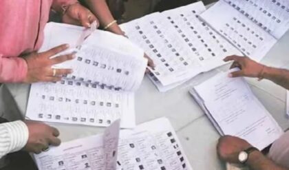 ভোটার তালিকায় বড় গোলমাল? হাতে মাত্র ৮ দিন, বিশ বাঁও জলে নথি নিষ্পত্তির কাজ!