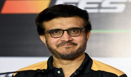 রঞ্জিতেও ভরাডুবি! টানা ব্যর্থতায় বিদ্ধ বঙ্গ ব্রিগেড, খাদের কিনারায় দাঁড়িয়ে পাশে দাঁড়ালেন সৌরভ!