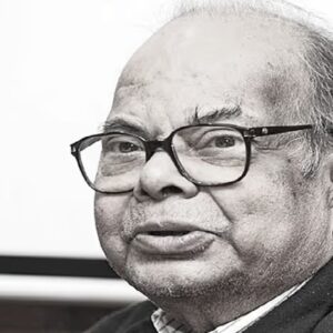 ‘ওঁর প্রতি পাতায় গল্প!’ সেরা বাঙালির মঞ্চে কার জয়গানে মাতলেন সাহিত্যিক শংকর?