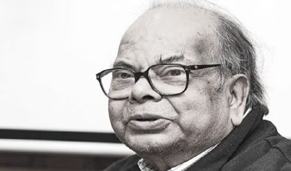 ‘ওঁর প্রতি পাতায় গল্প!’ সেরা বাঙালির মঞ্চে কার জয়গানে মাতলেন সাহিত্যিক শংকর?