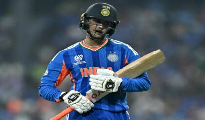 টানা ৩ ম্যাচে ‘ডাক’! লজ্জার রেকর্ডের পর সুপার-এইট থেকে বাদ পড়ছেন অভিষেক? মুখ খুললেন বোলিং কোচ