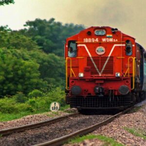 রেললাইনের ধারে আবর্জনা পোড়ালেই বিপদ! এবার কড়া পদক্ষেপ নিল ভারতীয় রেল, জেল-জরিমানা কি অনিবার্য?