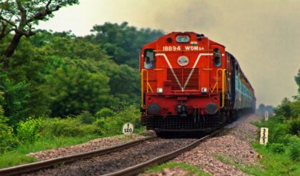 রেললাইনের ধারে আবর্জনা পোড়ালেই বিপদ! এবার কড়া পদক্ষেপ নিল ভারতীয় রেল, জেল-জরিমানা কি অনিবার্য?