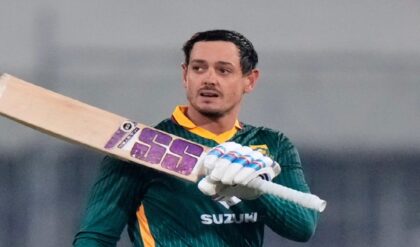 “ম্যাচের রং বদলে দেব কয়েক ওভারেই!” ভারতের বিরুদ্ধে নামার আগে রোহিত-বিরাটদের কড়া হুঁশিয়ারি ডি ককের!