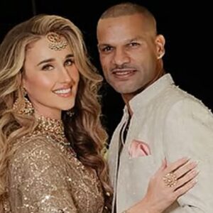 গোপনে সাতপাক সারলেন গব্বর! সোফি শাইনের গলায় মালা দিলেন শিখর ধাওয়ান