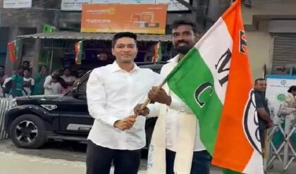 “কর্মীদের না বুঝে হুমায়ুনের মন ভজাতে ব্যস্ত!” প্রতিকুরের নিশানায় কে? তোলপাড় রাজ্য রাজনীতি!