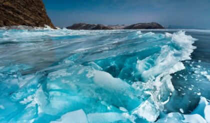রাশিয়ায় হাড়হিম করা ট্র্যাজেডি! বৈকাল হ্রদের জমাট বরফ ফেটে সলিল সমাধি ৭ পর্যটকের!
