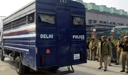 দিল্লিতে হাই-অ্যালার্ট! লস্করের নিশানায় কি লালকেল্লা? গোয়েন্দা তথ্যে ঘুম উড়েছে প্রশাসনের