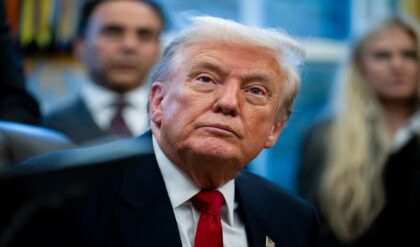 এপস্টিন কেলেঙ্কারি: ট্রাম্পের হোয়াইট হাউসে নতুন ঝড়! ফাঁস হওয়া নথিতে চাঞ্চল্যকর তথ্য