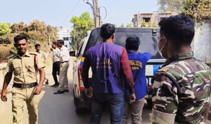 শান্তিনিকেতনে নাশকতার ছক! দোলের আগে হোটেল থেকে ৫০টি তাজা বোমা উদ্ধার, চাঞ্চল্য বীরভূমে