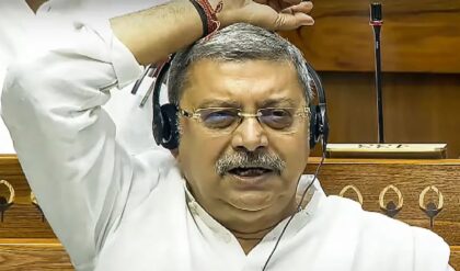 ‘সেলিমের কাছে প্রায়োরিটি মীনাক্ষীই’! কল্যান বন্দ্যোপাধ্যায়ের বিষ্ফোরক মন্তব্যে তোলপাড় বঙ্গ রাজনীতি!