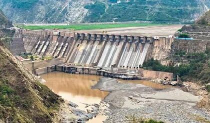 জল-যুদ্ধে ভারতের কড়া দাওয়াই! চেনাব নদীর পলি পরিষ্কারে নামল ড্রেজার, পাকিস্তানের উদ্বেগ বাড়িয়ে প্রাণ ফিরছে সালাল প্রকল্পে